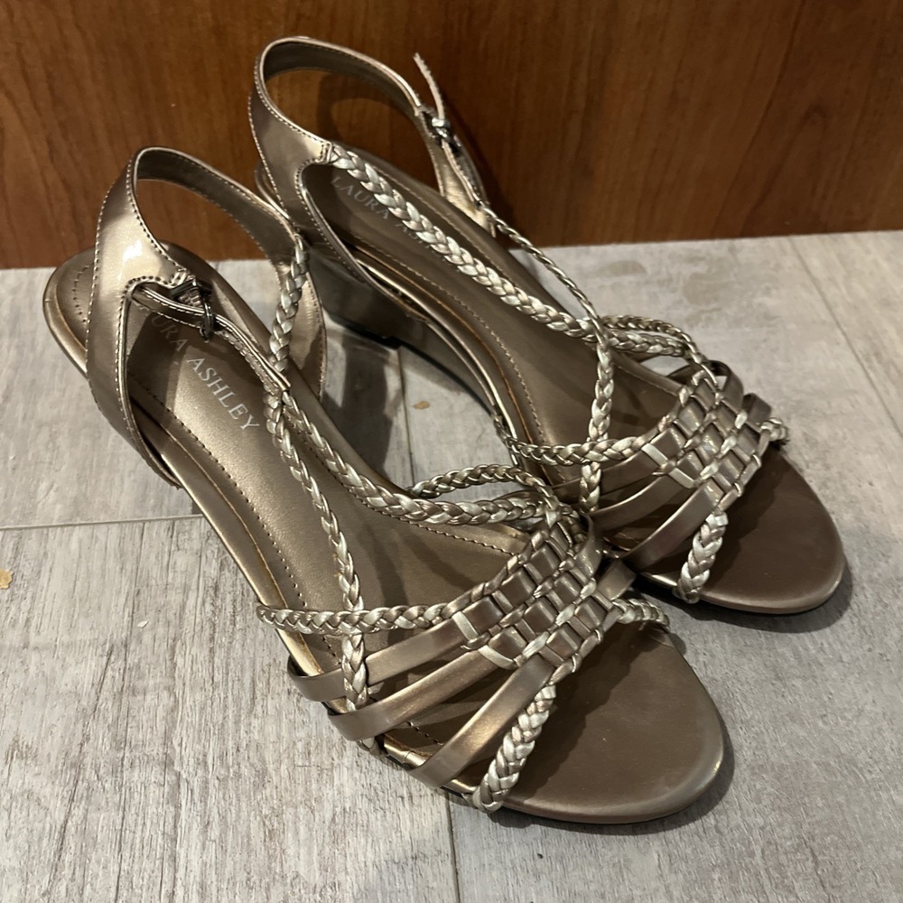 Women's Shoes Laura Ashley 8M Sandals Metallic Silver Bronze